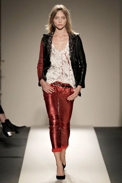 Look 11